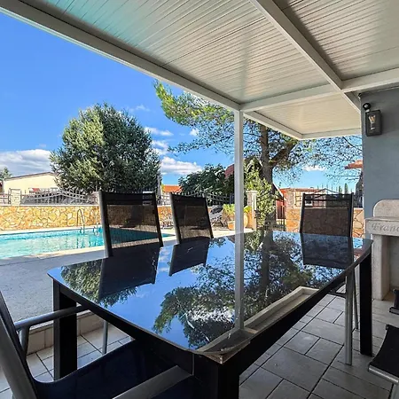 Apartment Cozy In With Swimming Pool