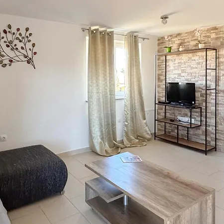 Cozy In With Swimming Pool Apartment